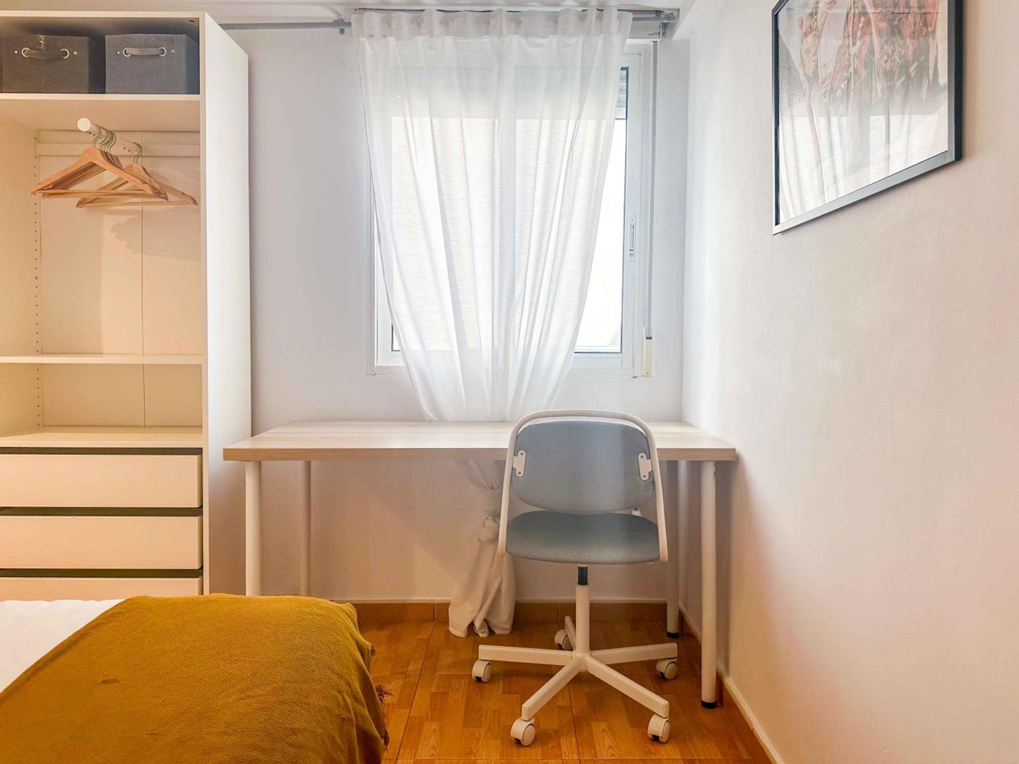 Apartment Amplio En Pleno Corazon De Alicante